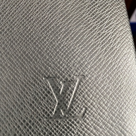 Louis Vuitton Taiga Men Briefcase - Picture 3 of 13